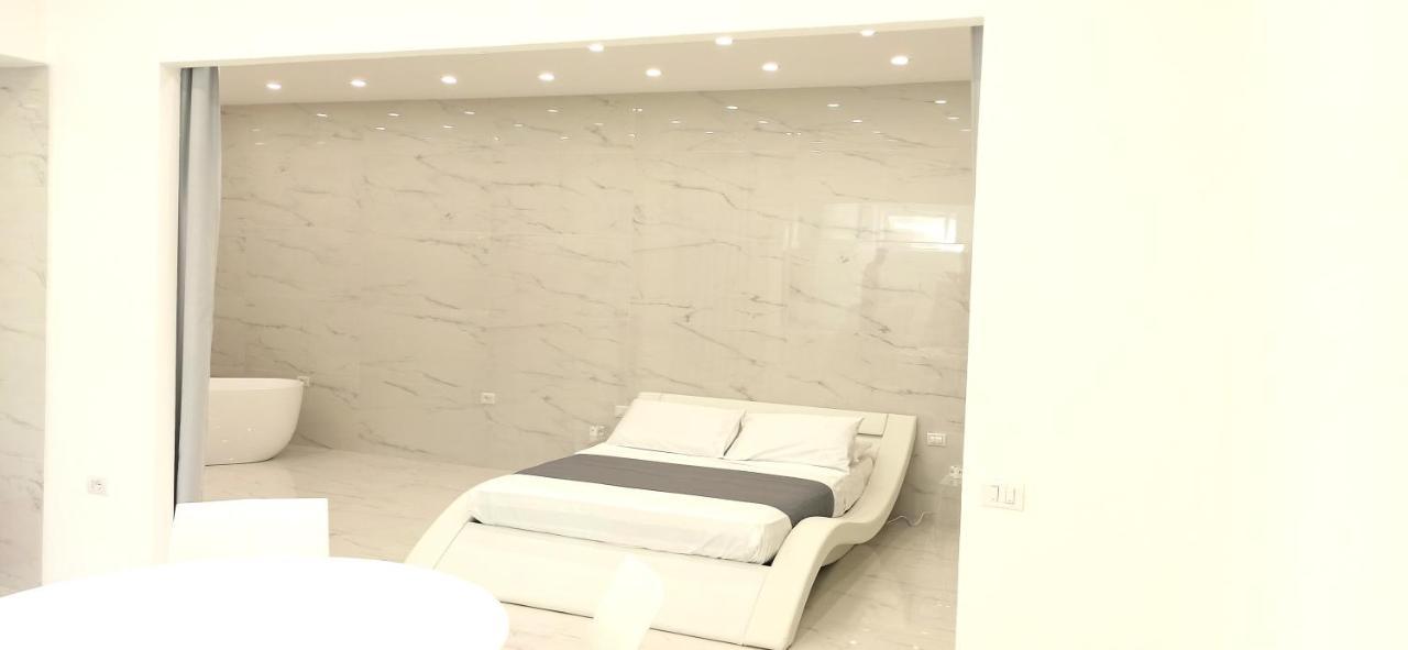 Elegant Basement Suite Orosei Exterior photo
